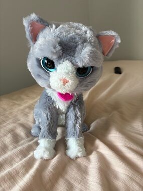 FurReal Friends animated kids toy cat “Bootsie”